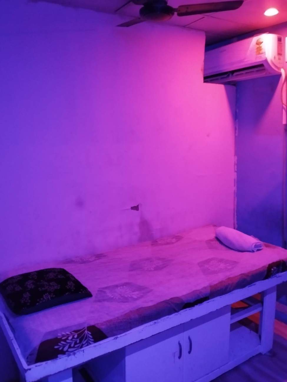 Moon Spa & Saloon