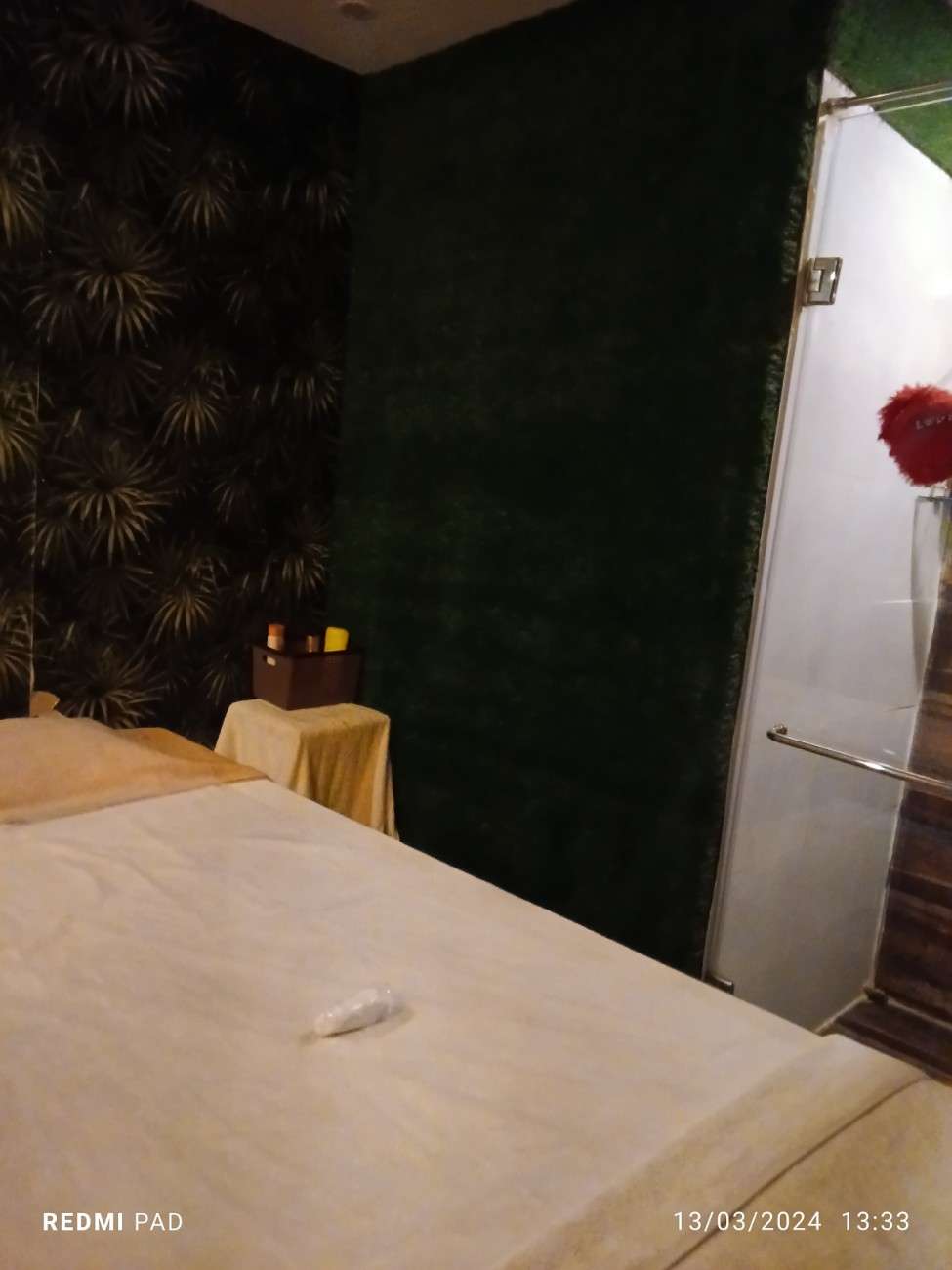 Claro Spa bed area