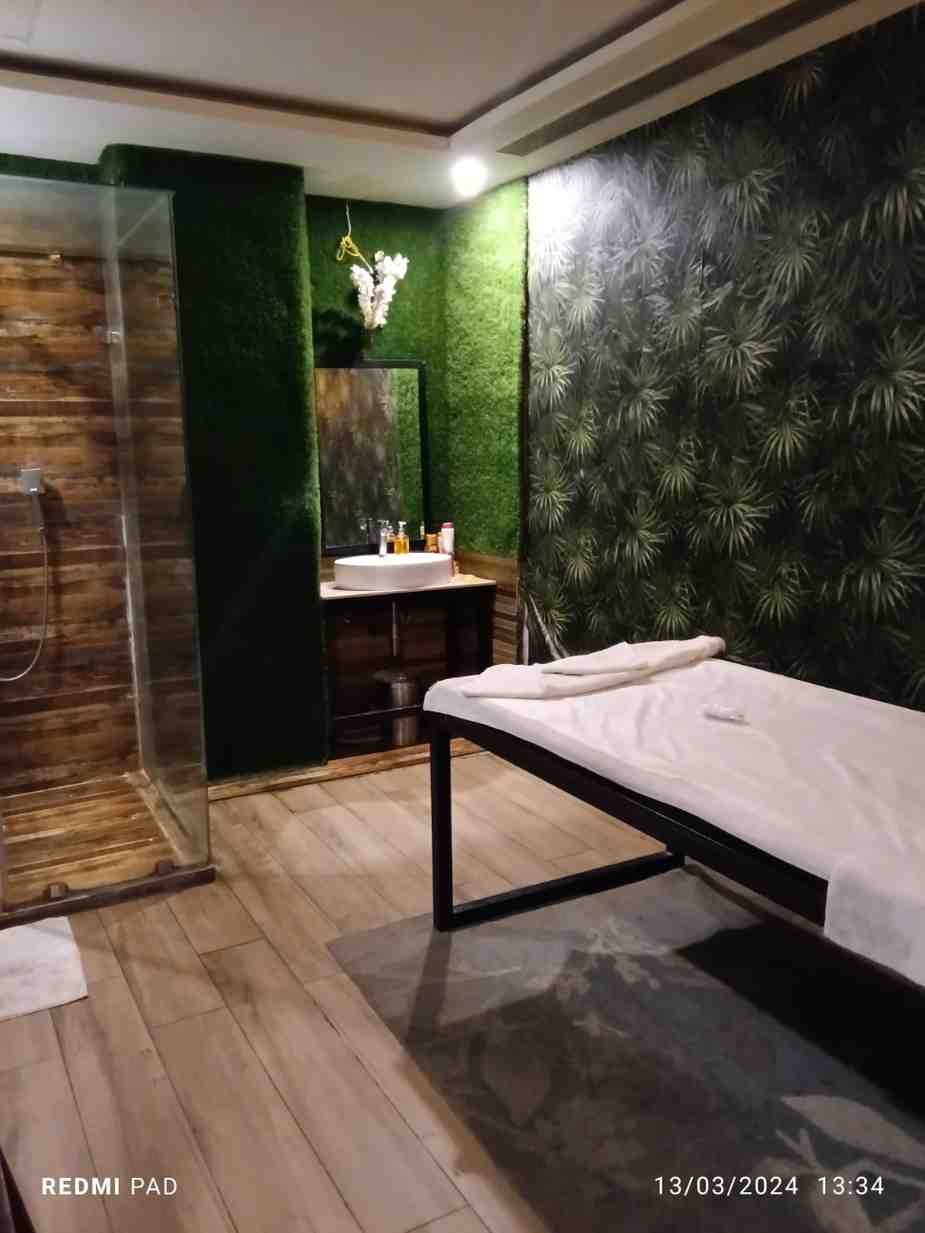 Claro Spa bed area