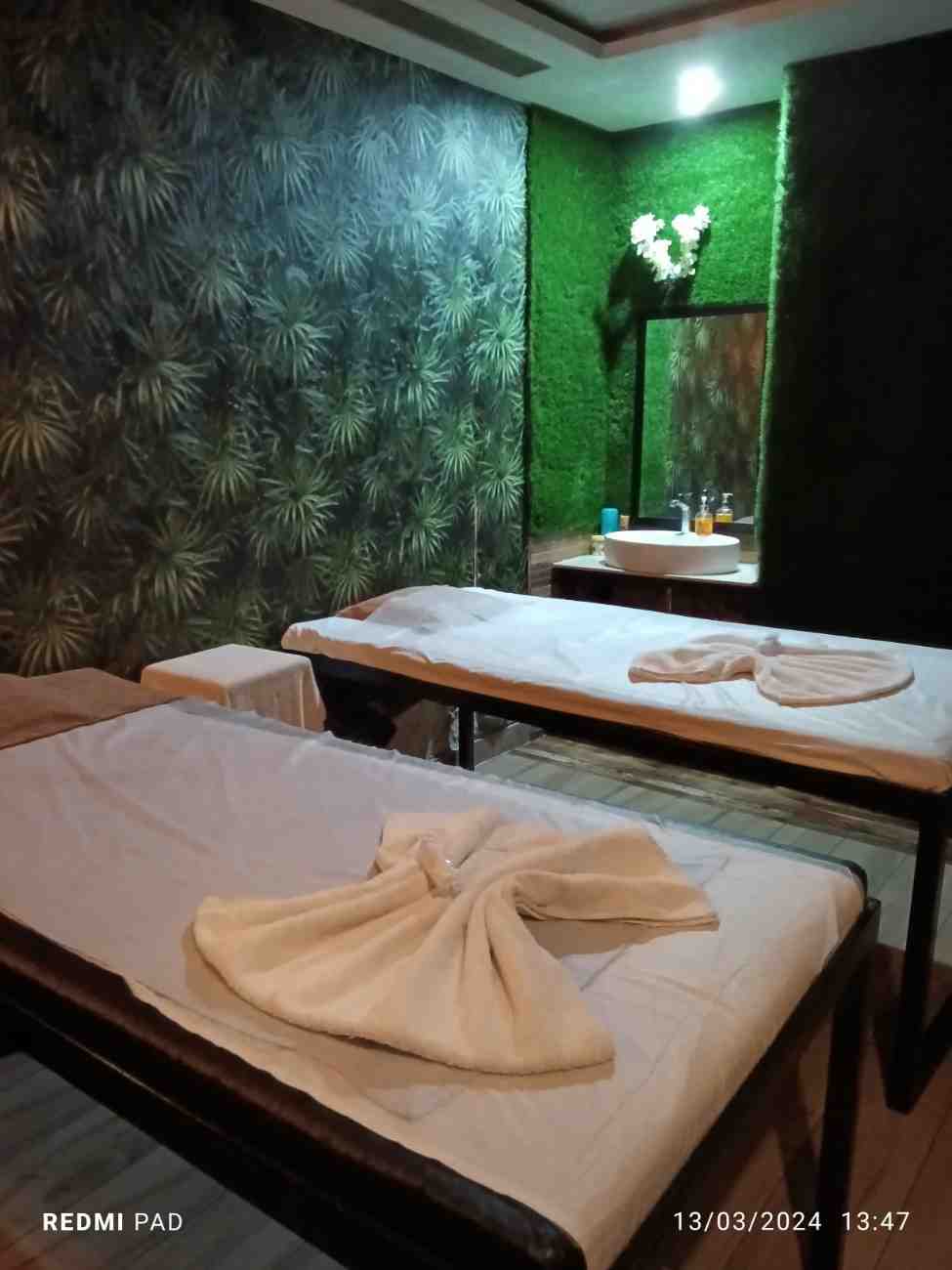 Claro Spa bed area