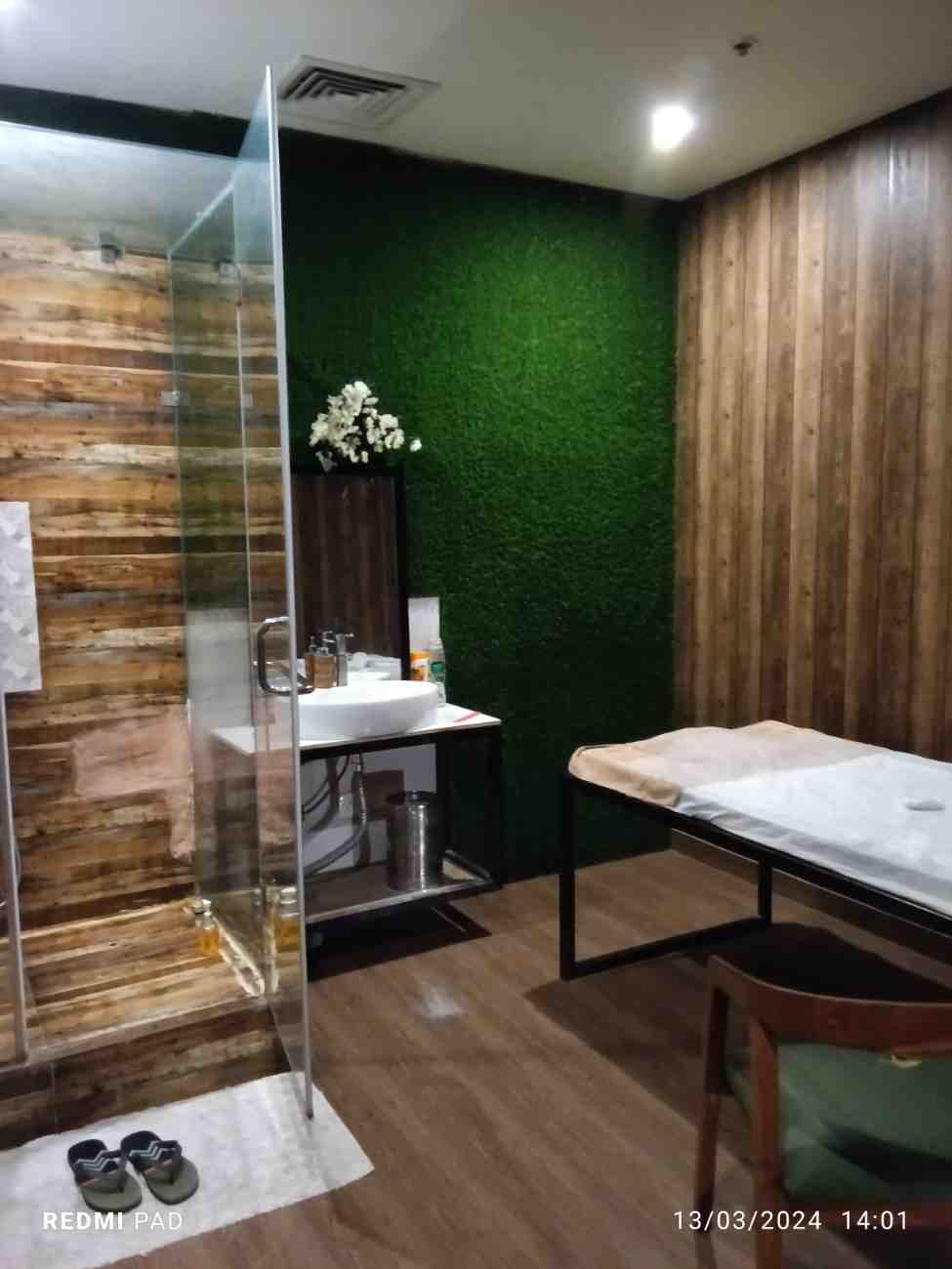 Halcyon Spa bed area