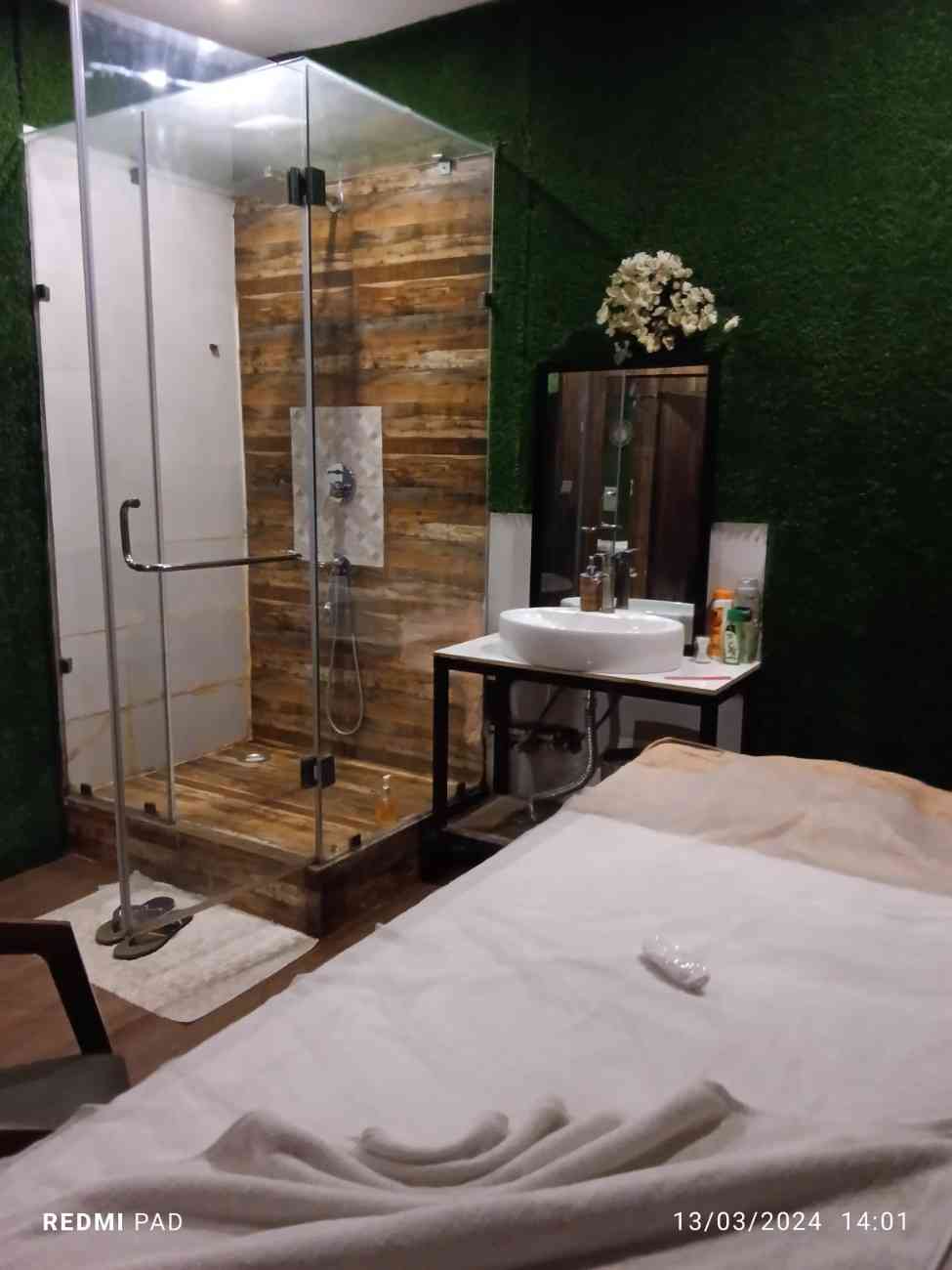 Halcyon Spa bed area