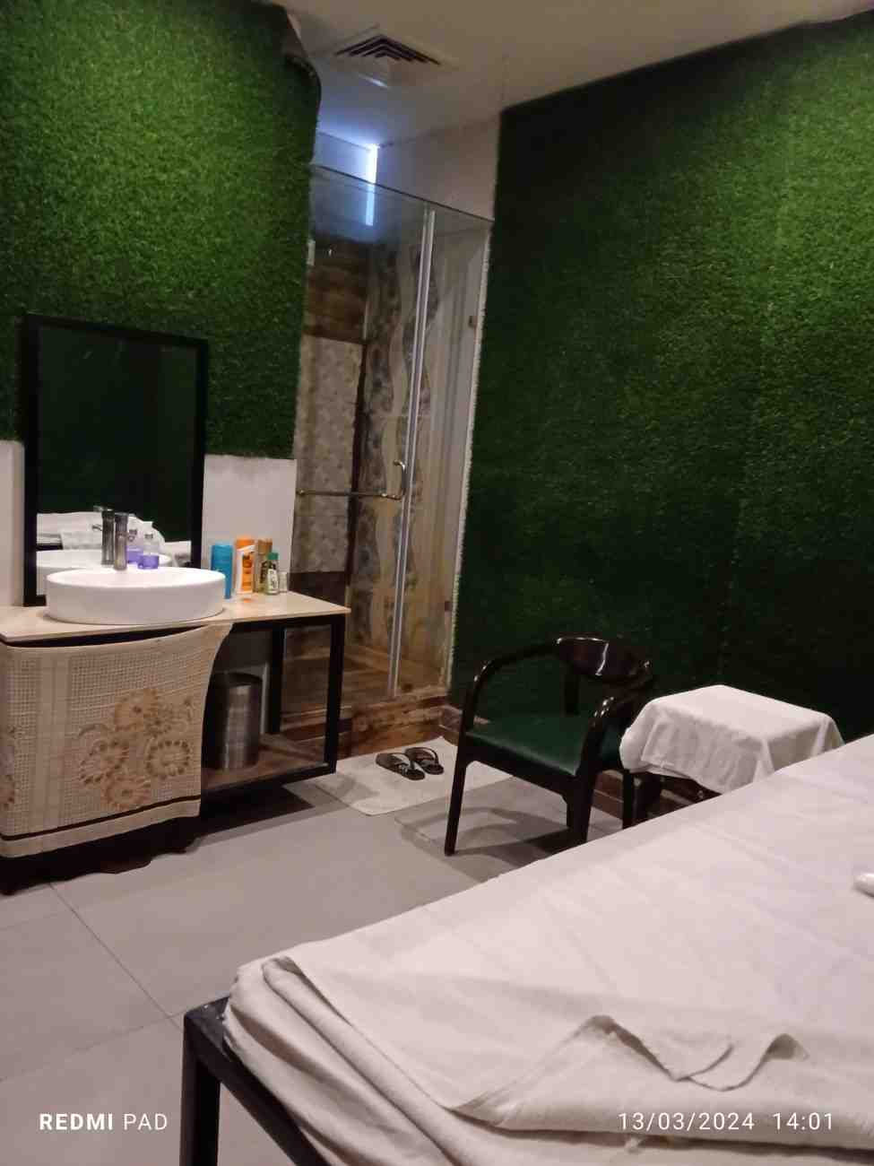 Halcyon Spa bed area