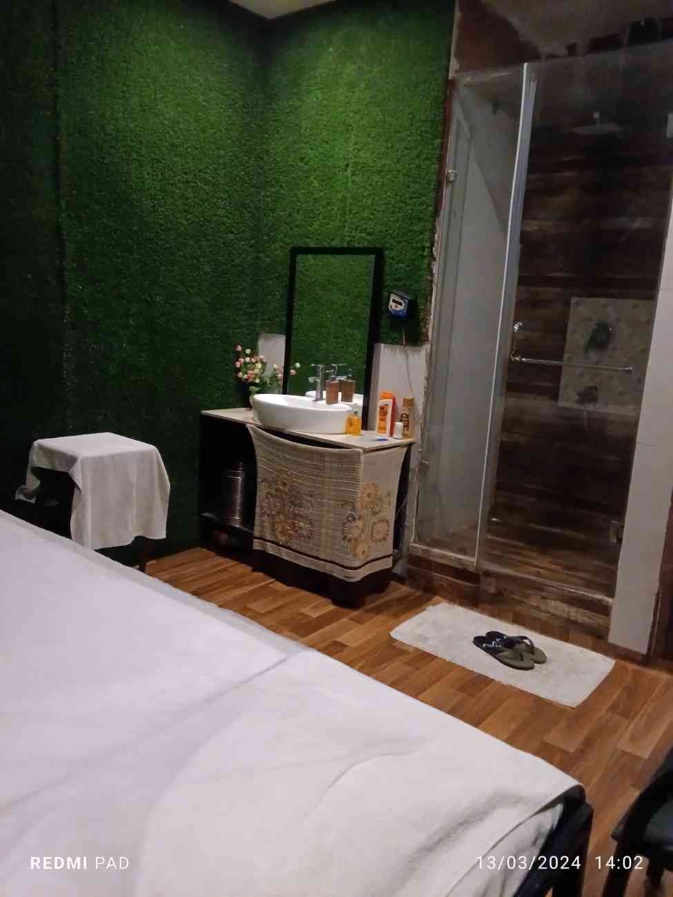 Halcyon Spa bed area