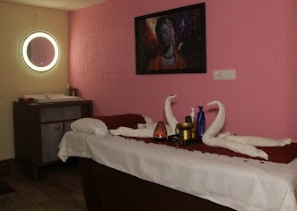 The Bronze luxury Spa bed area