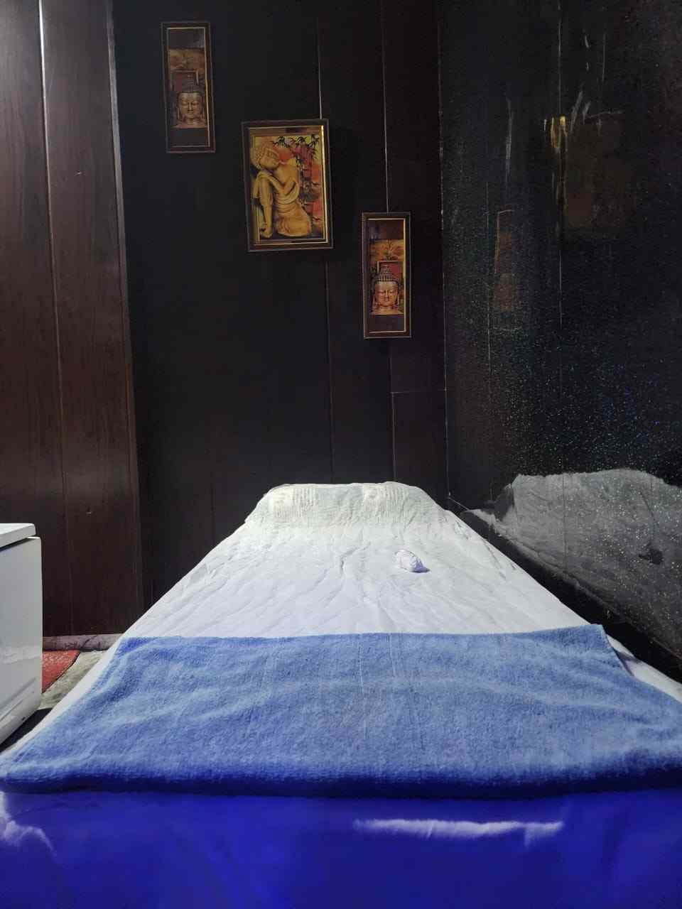 Golden Crown Plaza Spa bed area