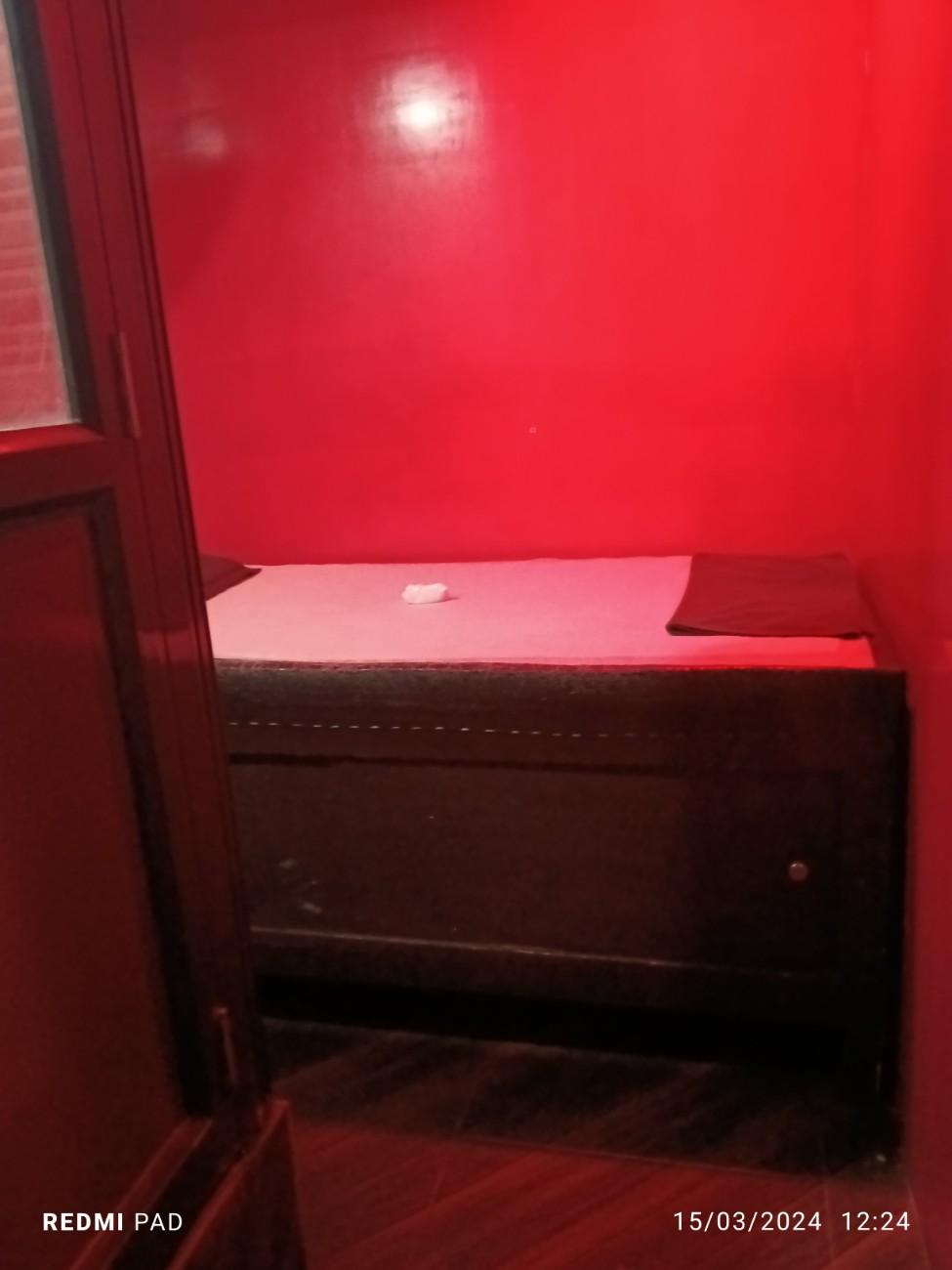 AAnandya Spa bed area