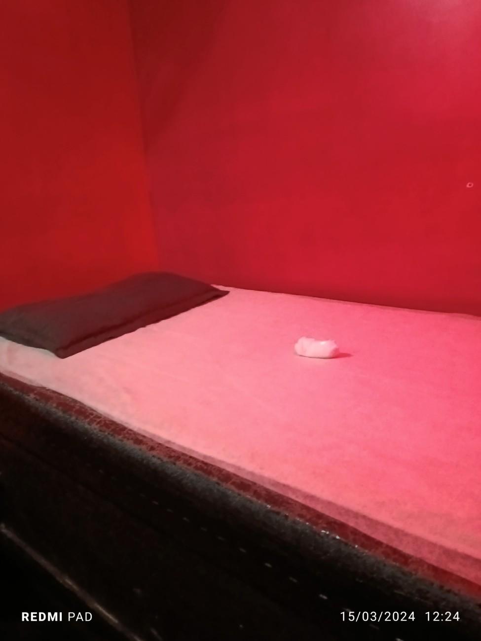 AAnandya Spa bed area