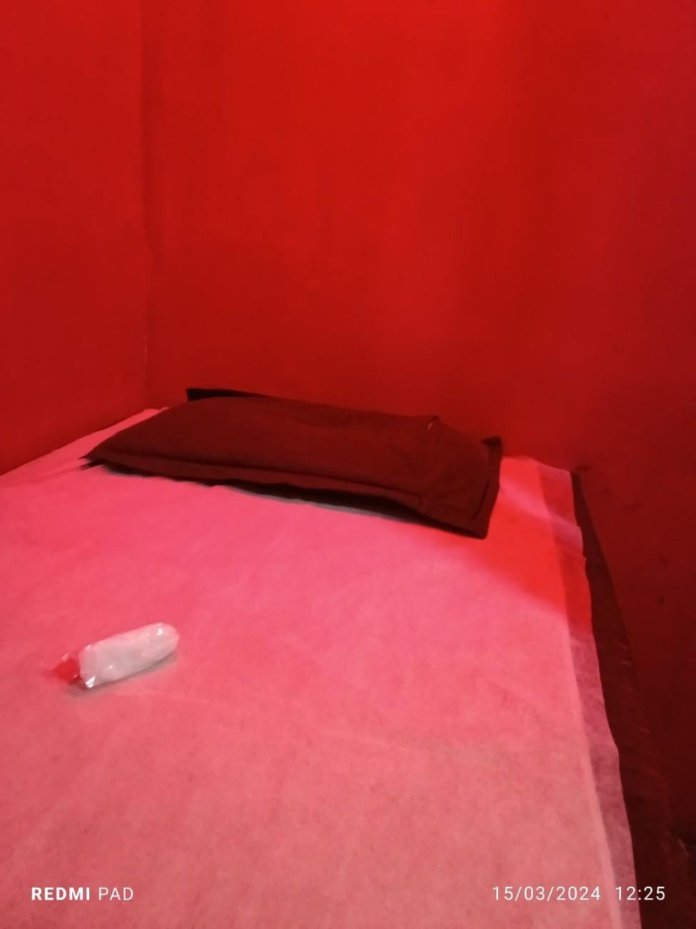 AAnandya Spa bed area