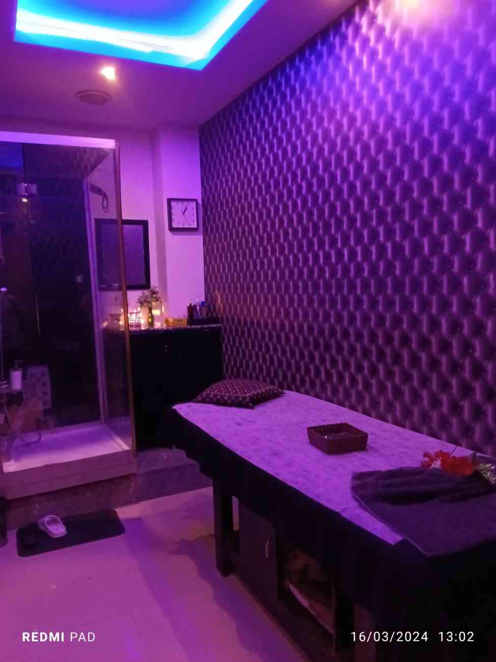 Alizi Spa bed area