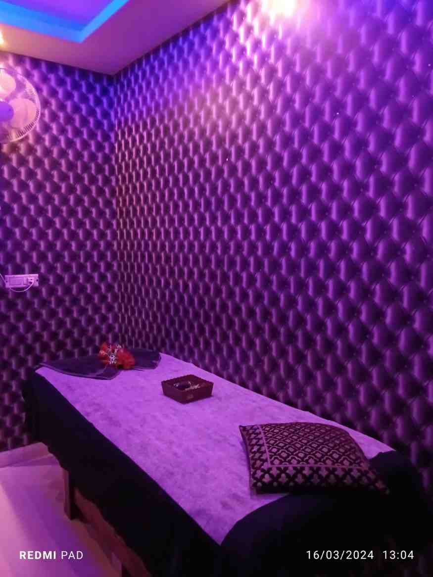 Alizi Spa bed area