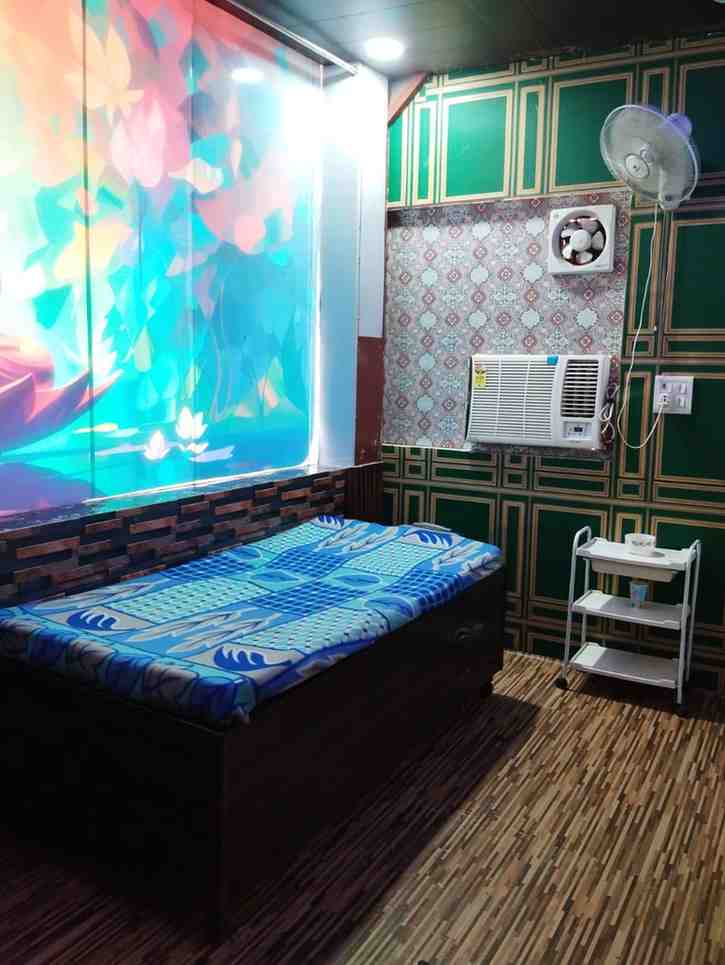A ONE SALOON & SPA bed area