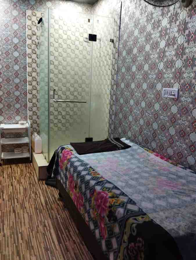 A ONE SALOON & SPA bed area