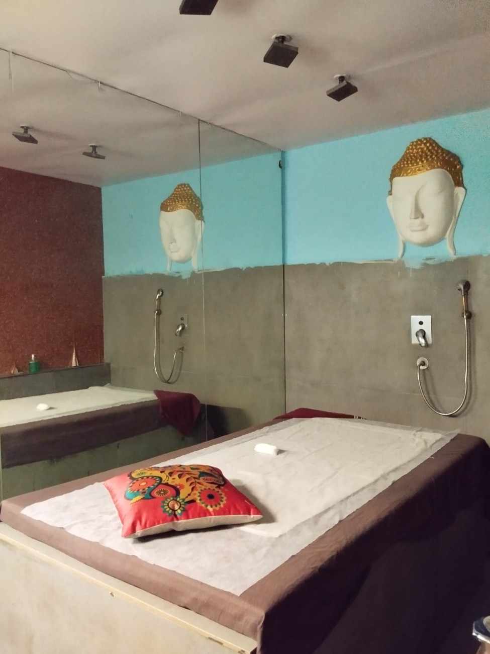 The Osian Luxury SPA bed area