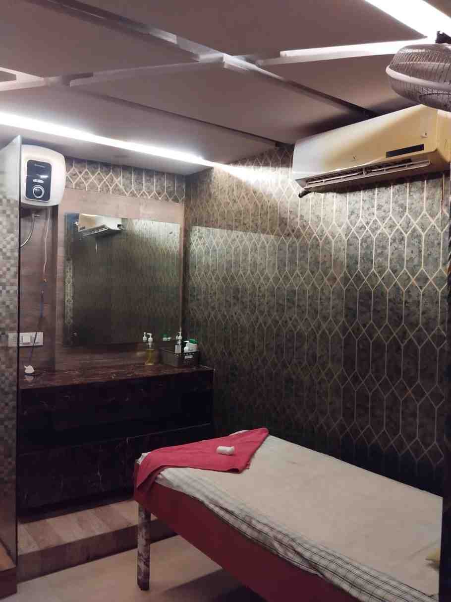 RELAXING BODY LUXURY SPA bed area