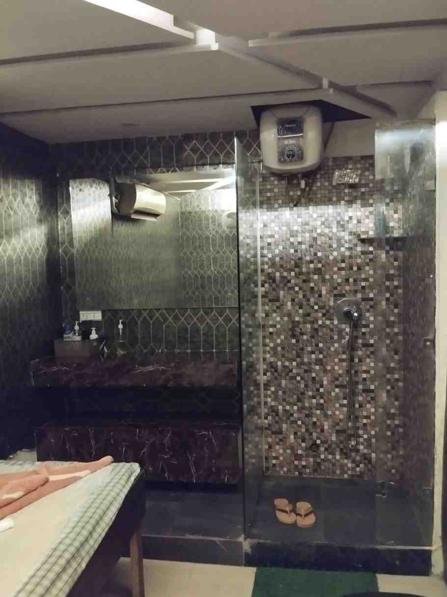 RELAXING BODY LUXURY SPA bed area