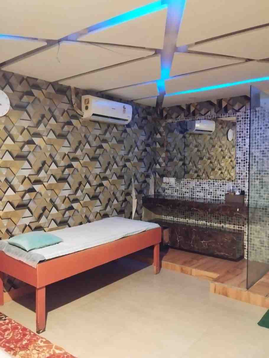 RELAXING BODY LUXURY SPA bed area