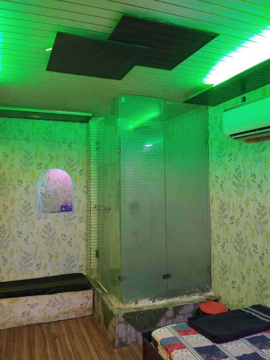The Rose Spa bed area