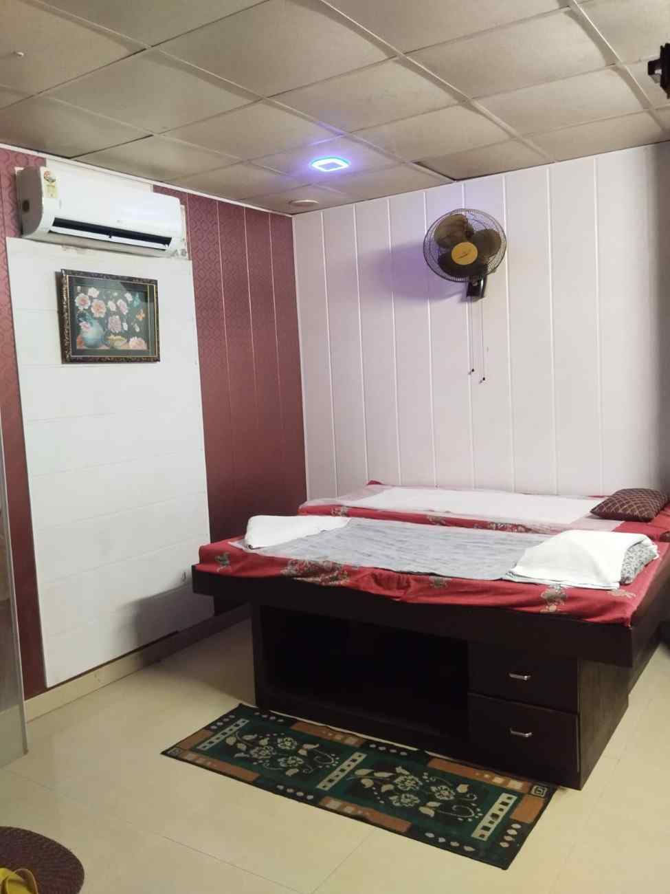 TUXANIE SPA bed area