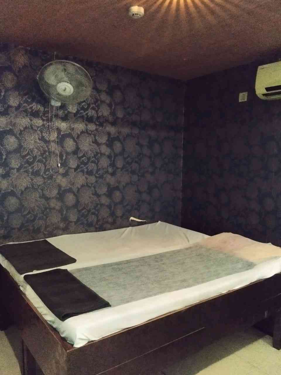 Bliss spa bed area