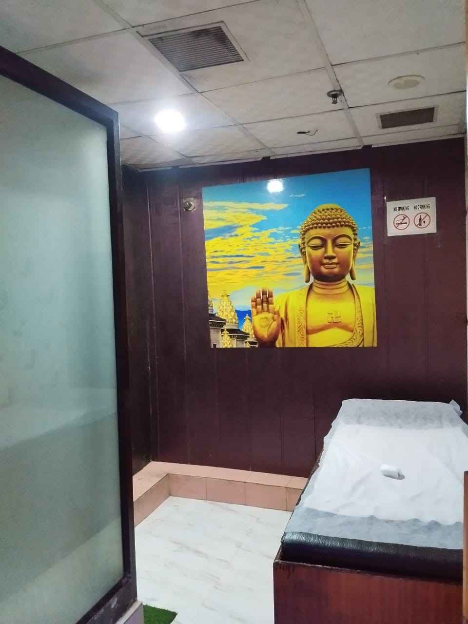 Glo Spa & Wellness bed area