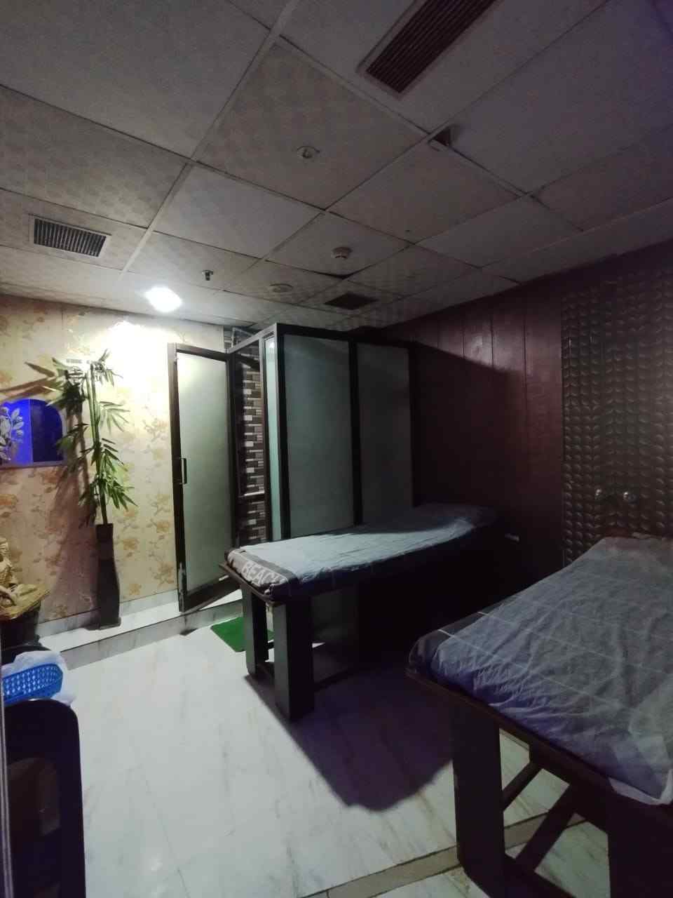 Glo Spa & Wellness bed area